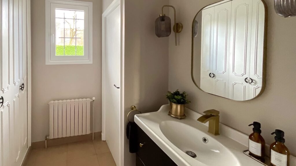 D9EC0D3E-6FE4-4AA0-B1F3-E592B5163D78