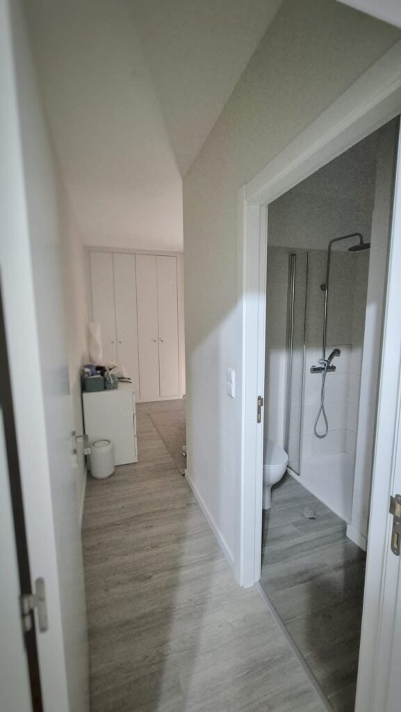 DDB735C4-5E13-4F29-9846-C0CF92E50442