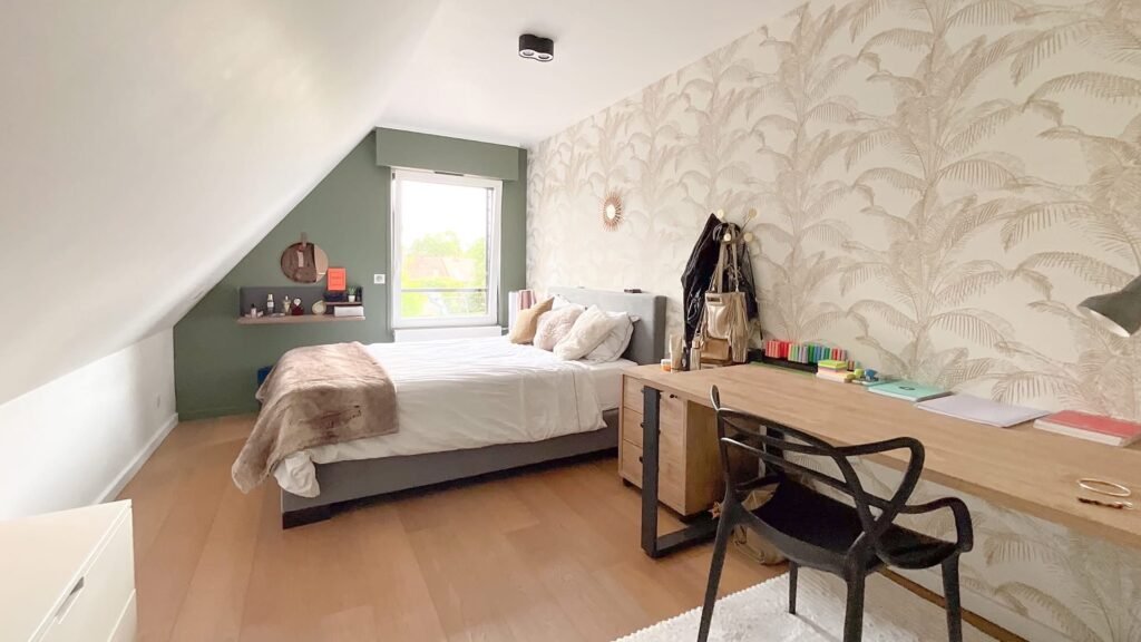 DECAB727-AB61-4F16-8CD4-15CCCE2F179D