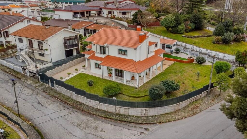 Townhouse in Santa Maria da Feira, Aveiro, Portugal - 20min from the center of the Porto