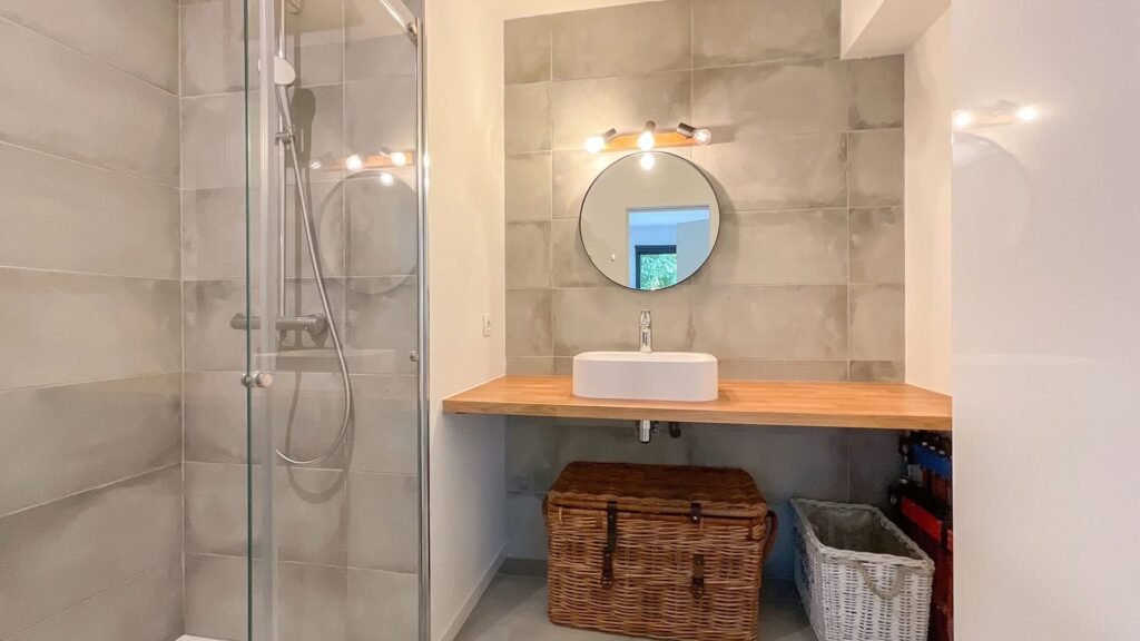 E0EDAB33-C079-46FD-B6CD-0A6FB9E0AC83