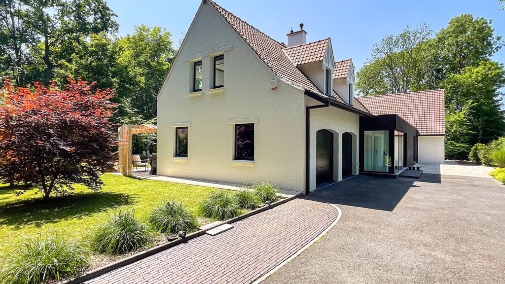 E244F185-9E85-4A9F-97AB-8B899A6A277A