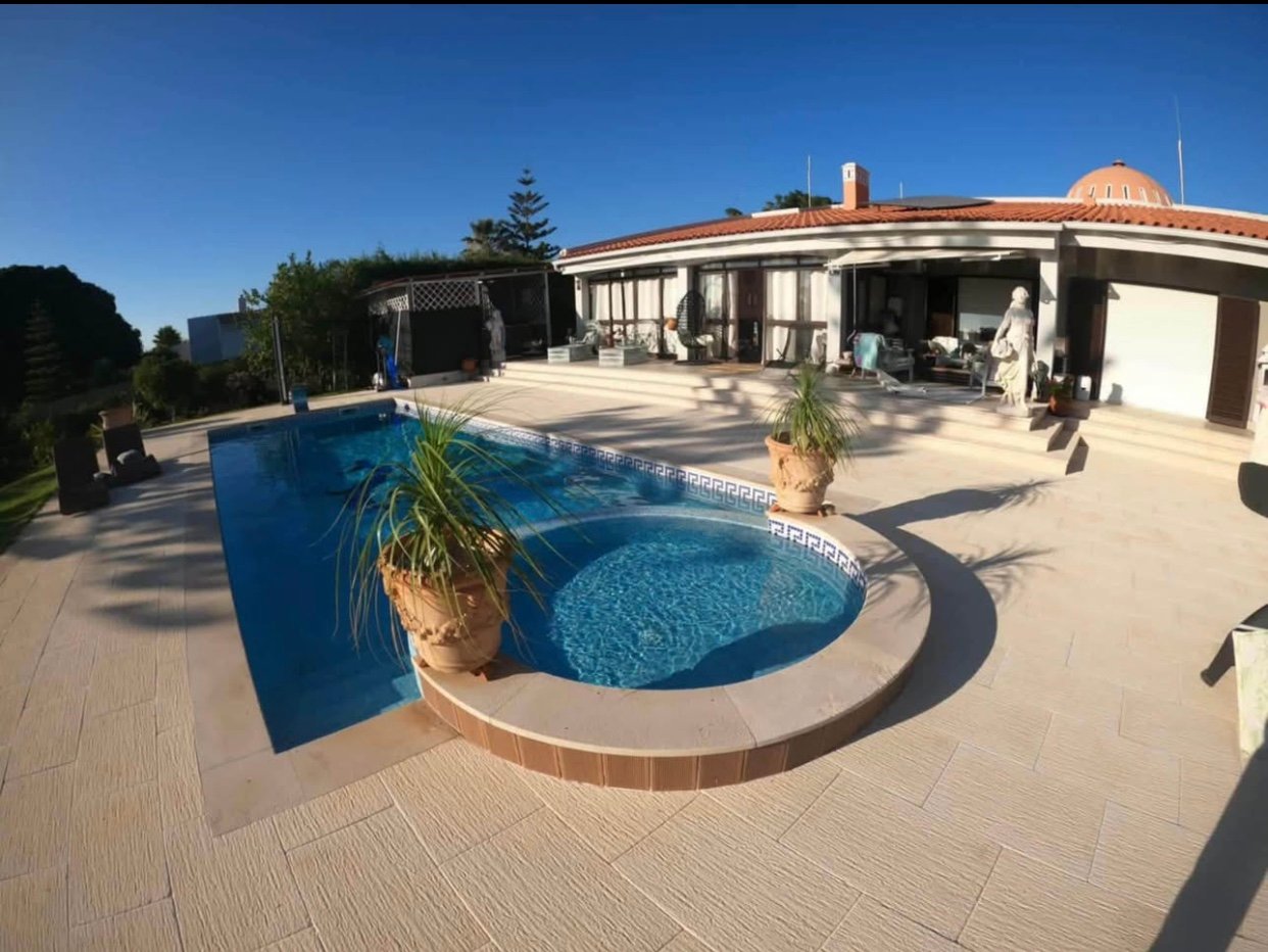 Villa for sale in Alvor, Portimão, Algarve, Portugal