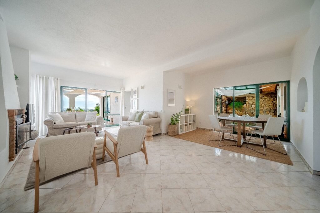 E9C43BD7-0D43-403E-B6E7-FEB832019D85