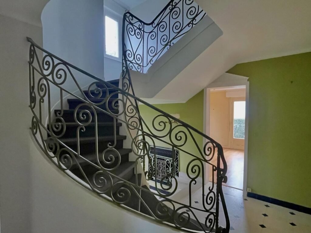 EAF6D8BD-3234-44BC-9433-1C90F3F9B317