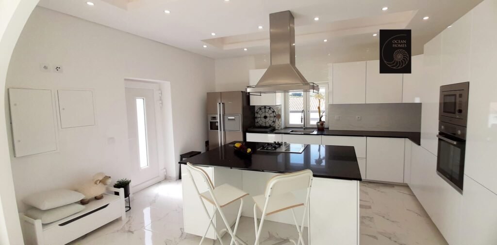 EB5411B1-04E7-4E2B-8406-D3B99D68C447