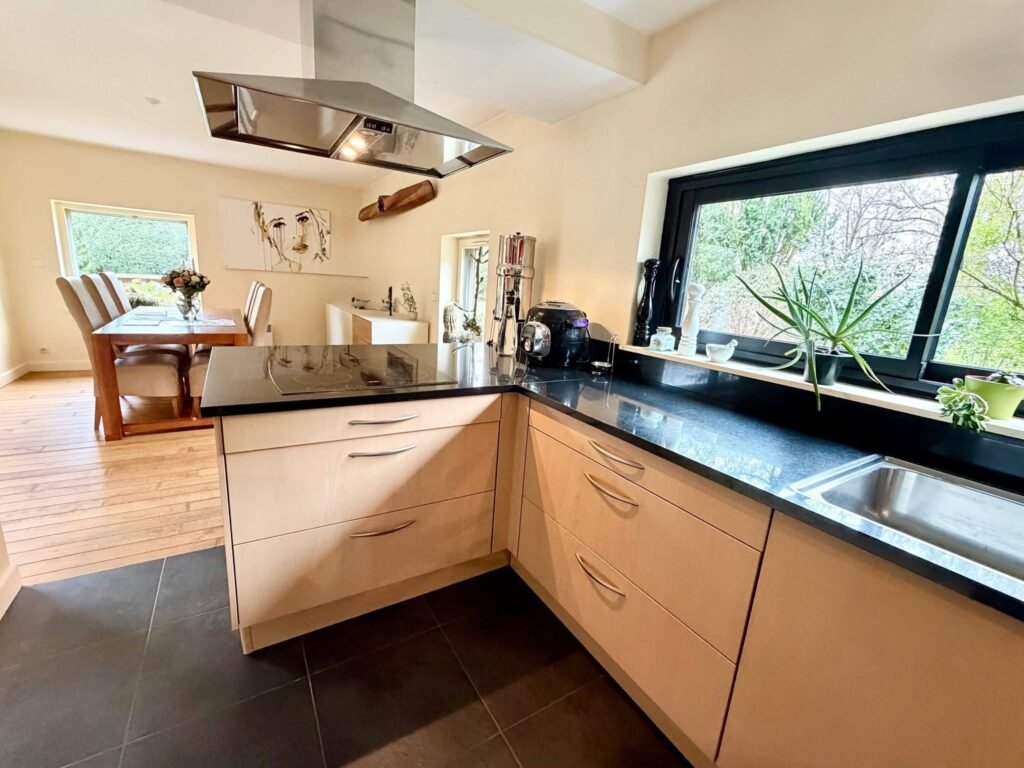 EBD945AD-B696-4154-A5E9-9898547CA67B