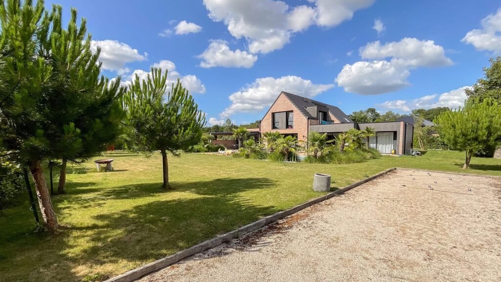 ECC0D94D-724A-443F-9818-A7ED4D085304