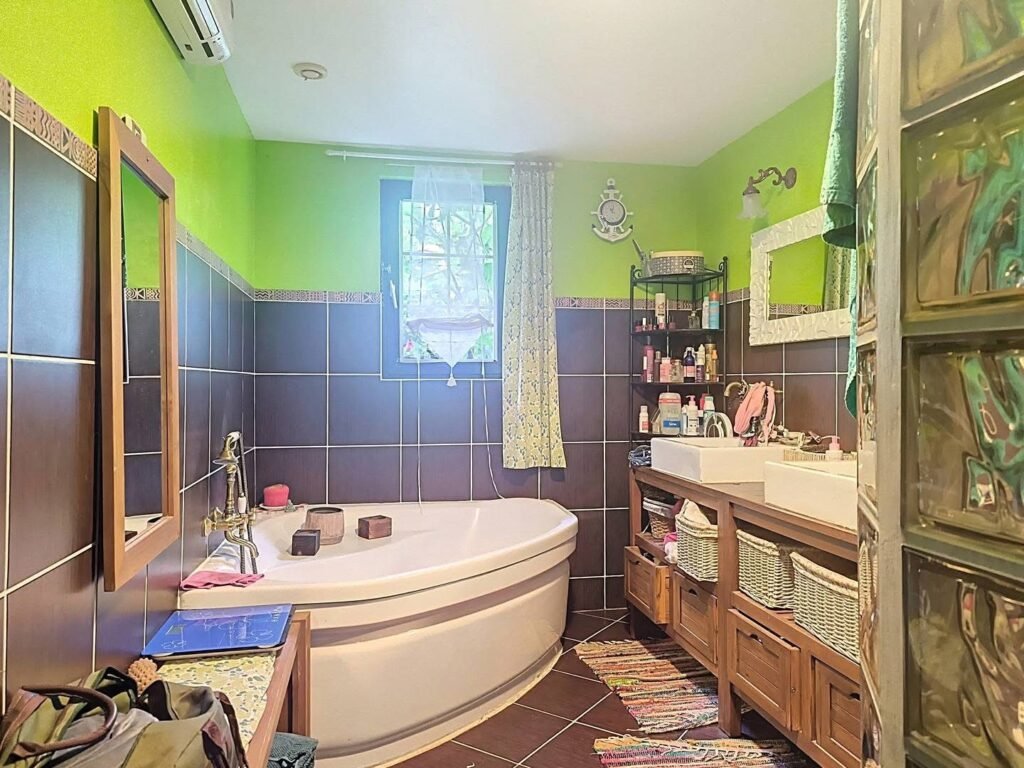 ED0AA4F4-2056-4AD0-BEE1-96949EF5FCD3