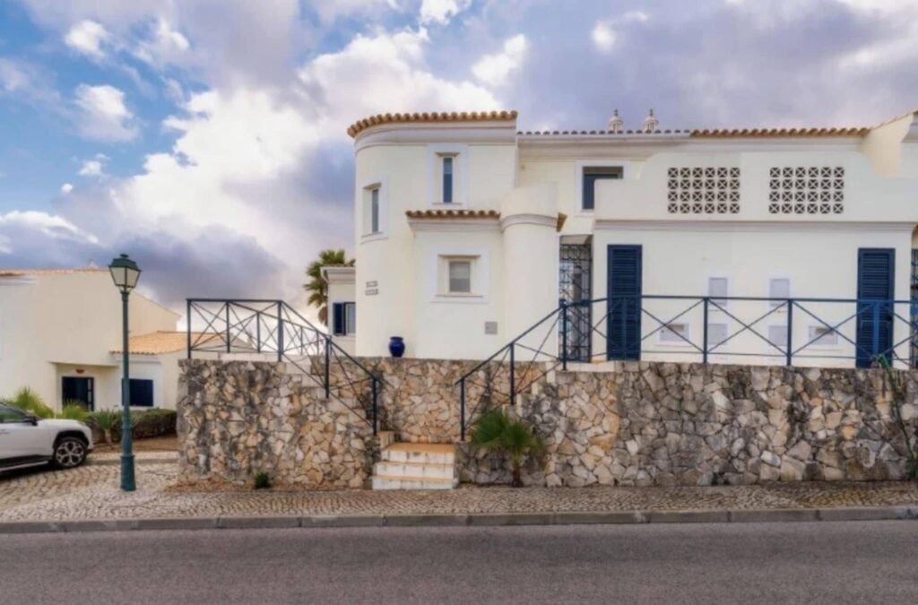 EE6E39E0-60ED-4A4D-8762-F95000A1108C