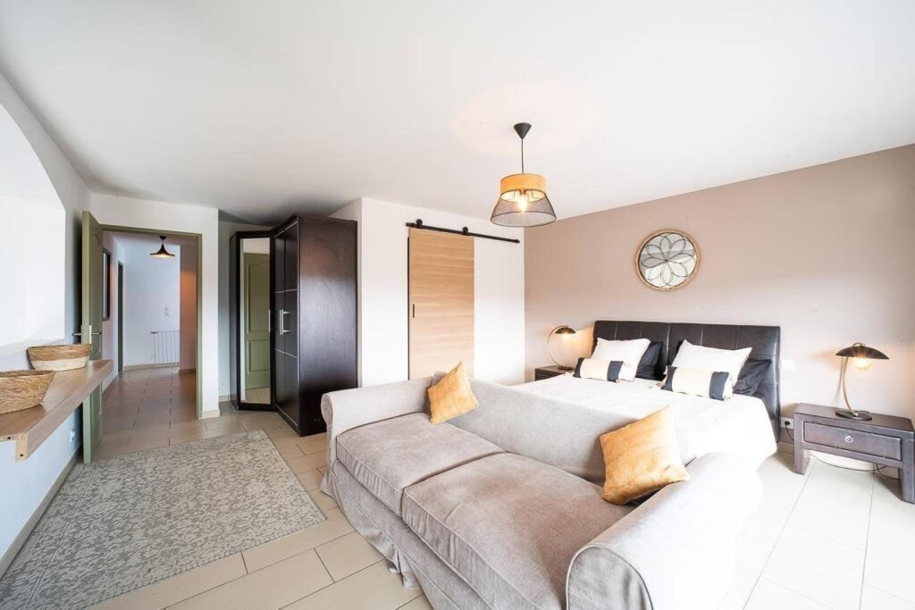 EECFB947-ADD4-4A67-B392-1E0C31DE56DE