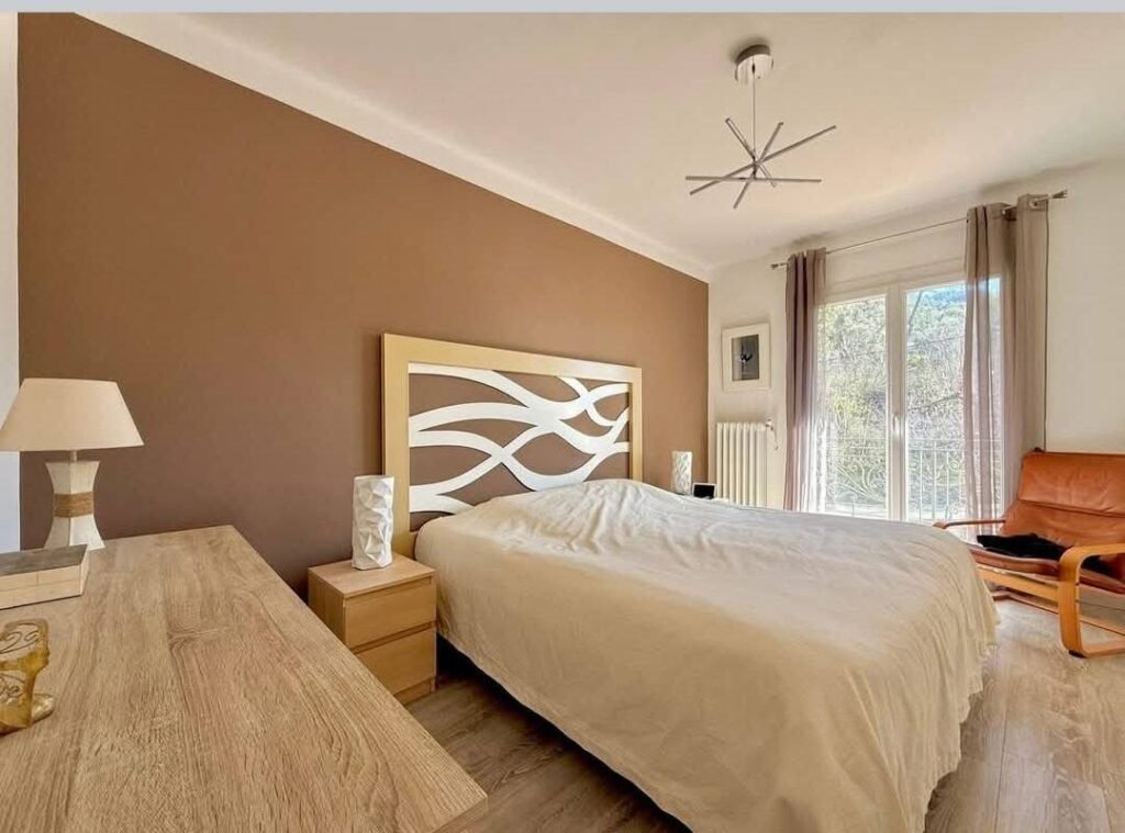 EFCDE246-C836-44FC-8E77-2EC386317D39