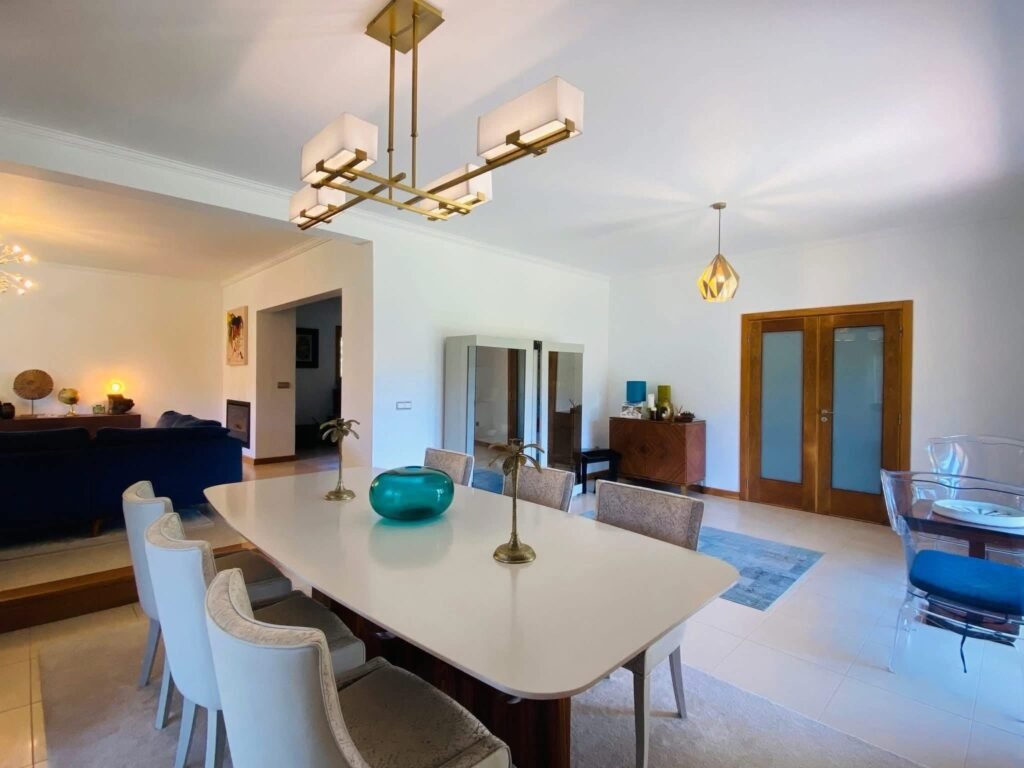 F0525EEE-A17D-41BB-8C54-00CFEBC9B853