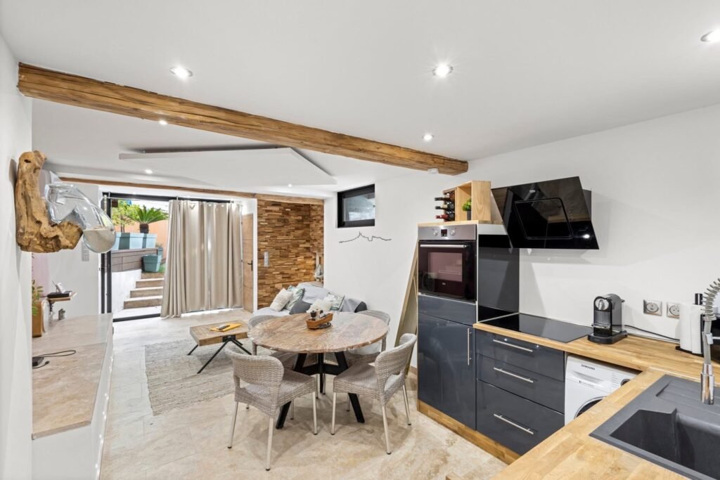 F2A4EAB2-8ADE-4321-9097-C8B2779EA862