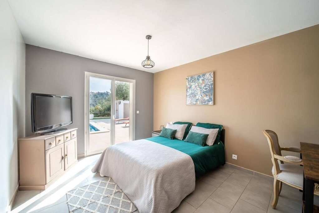 FBEE7BDD-D032-4313-8CC7-4A2F316680F8