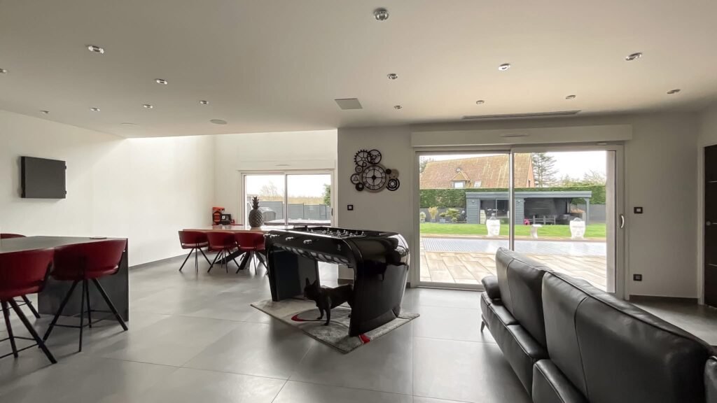 FEEA97CA-49BE-4E4C-803B-F094B54068E4