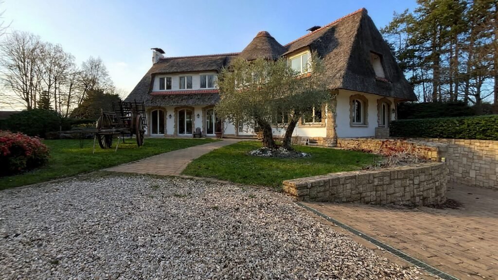 Luxury french villa for sale in Gruson, Nord, Hauts-de-France, France
