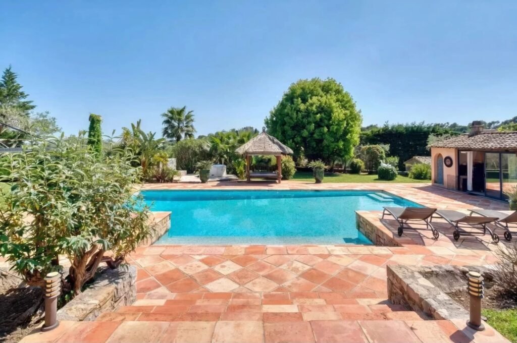 2DE1F7C6-C3BE-482C-B1F8-0E50D6A16768