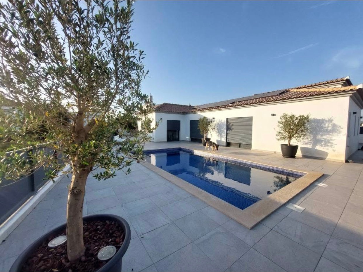 Portugal villa for sale with pool in Estoi, Faro near Faro International Airport
