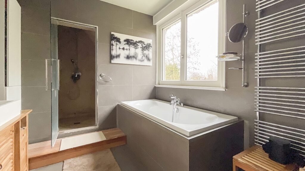 8456693D-F400-4405-B10F-5880FEE521B7