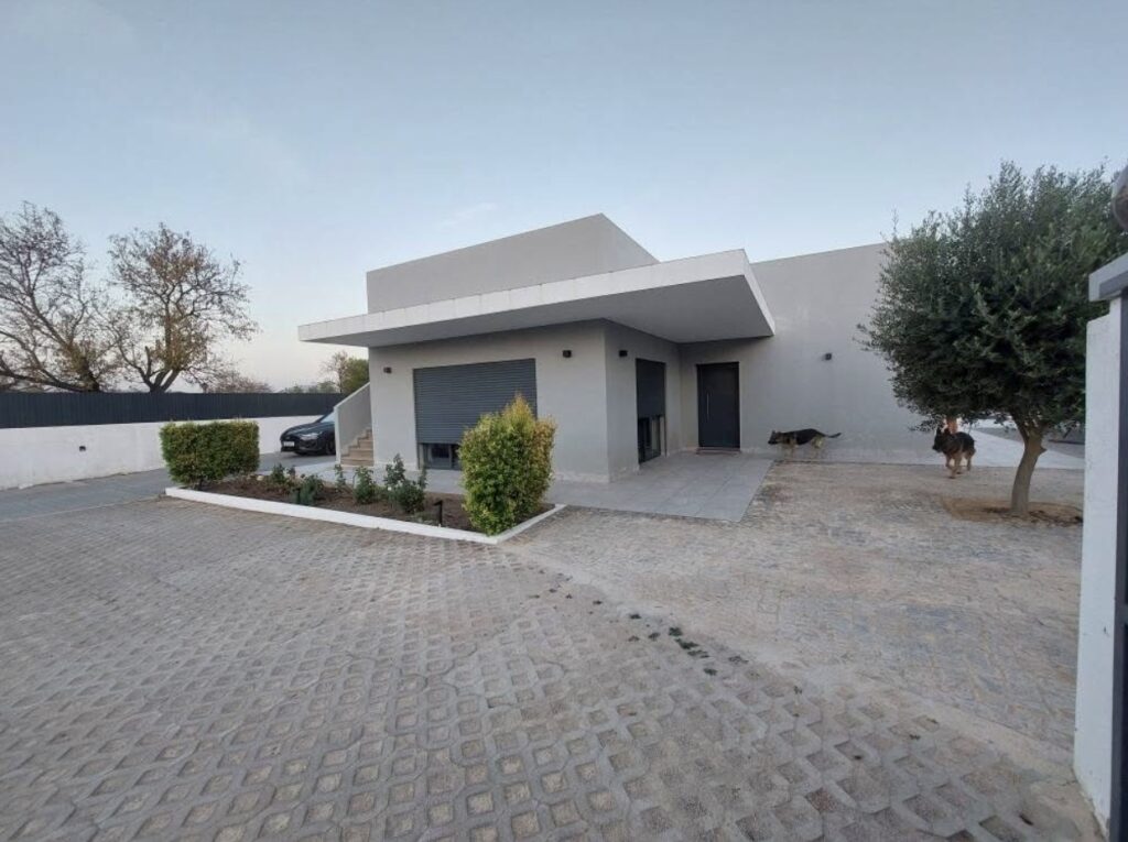 Portugal villa for sale with pool in Estoi, Faro near Faro International Airport