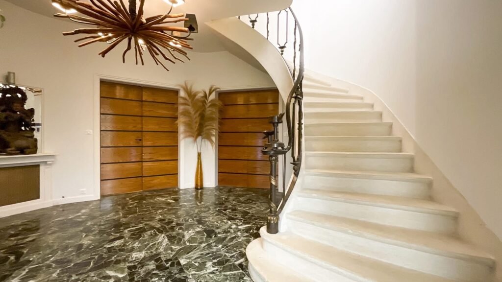 930ACE6B-307C-4CA3-B5E9-6E59288C905B