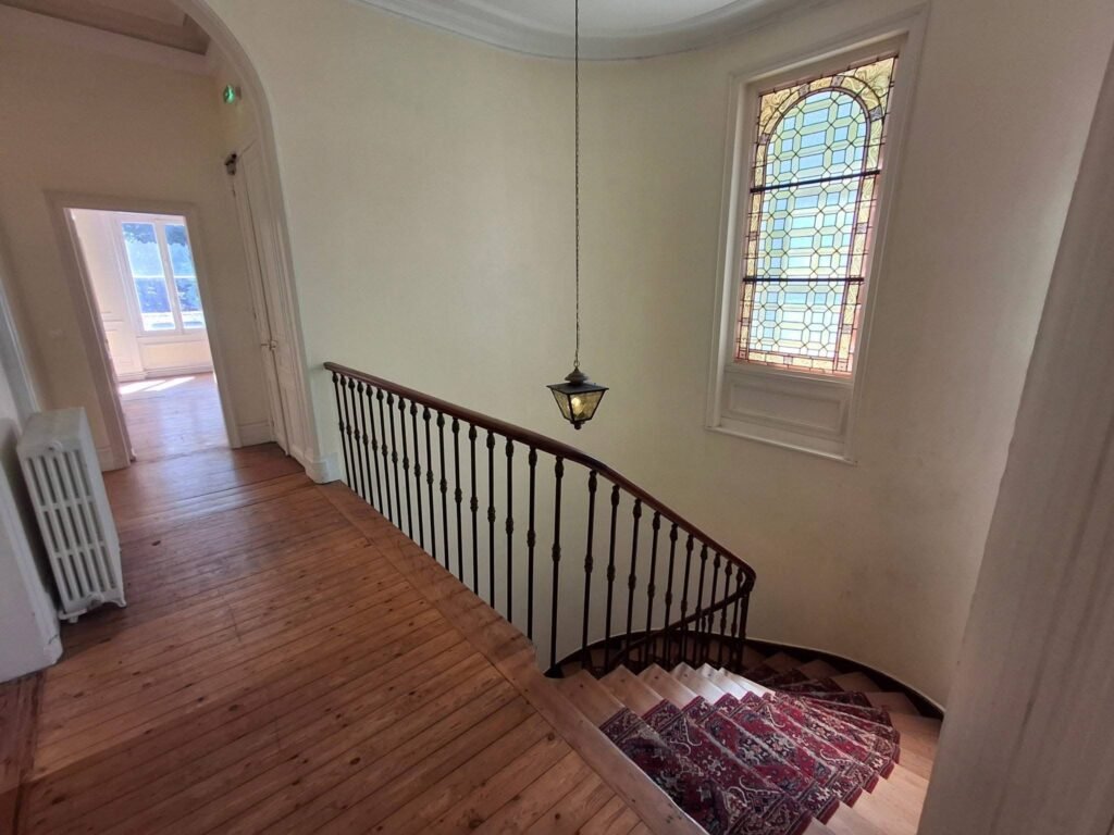 9C4349FB-5252-4503-AC66-DF973D191352