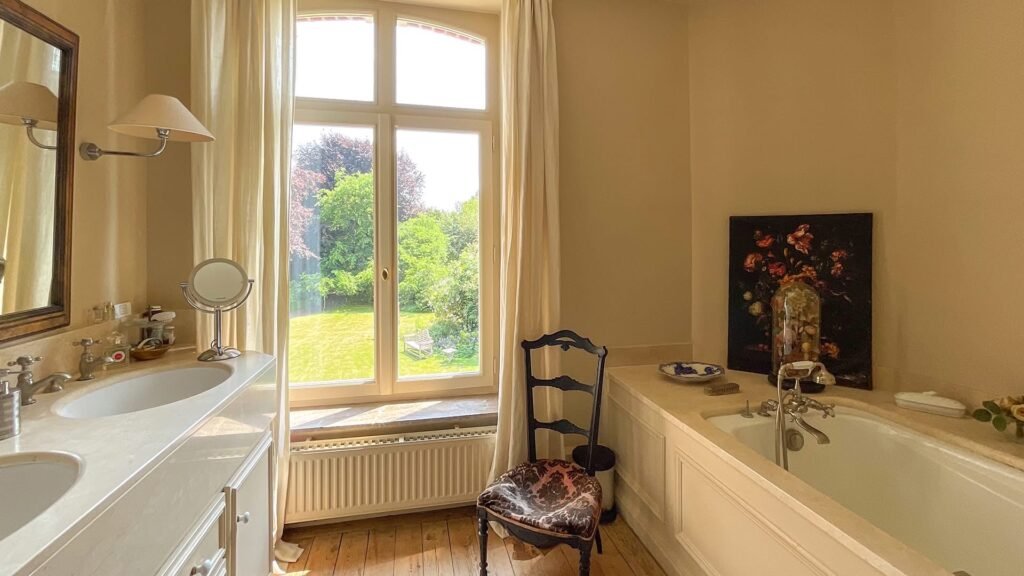 9D949DCE-19BD-41B4-B876-2E3BFA8861A2