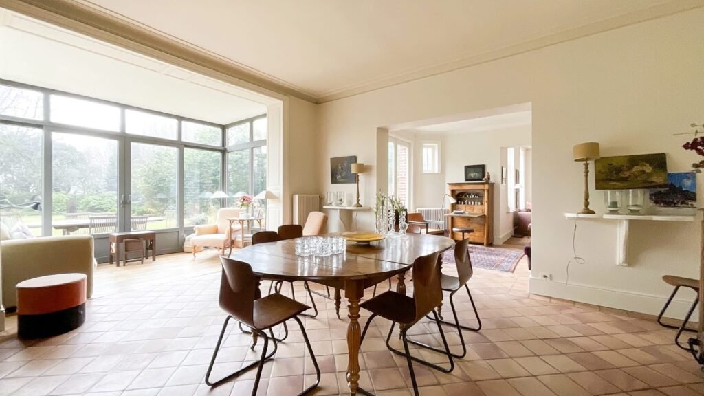 9DA36C9F-1AEA-4EA3-B6A1-22A5D40A201C