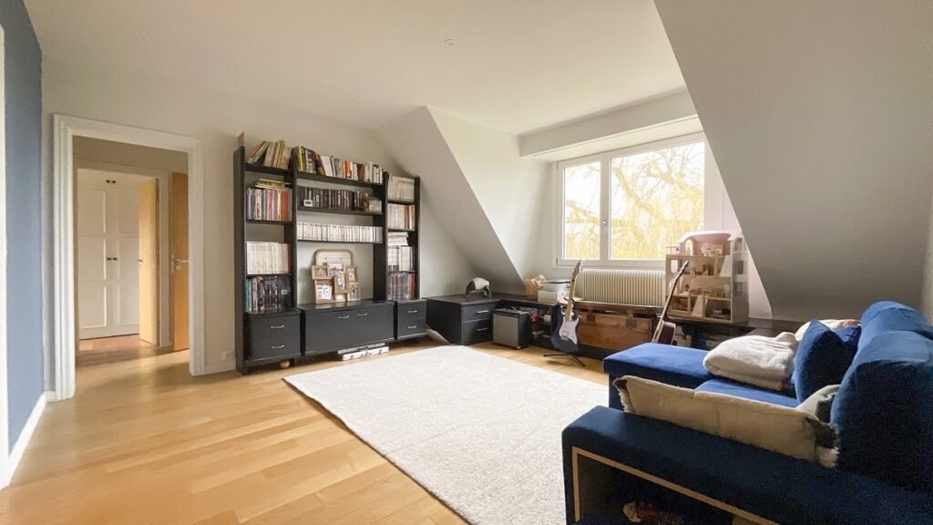 AB2DBED7-4930-4DA6-A9F8-1851270016CD