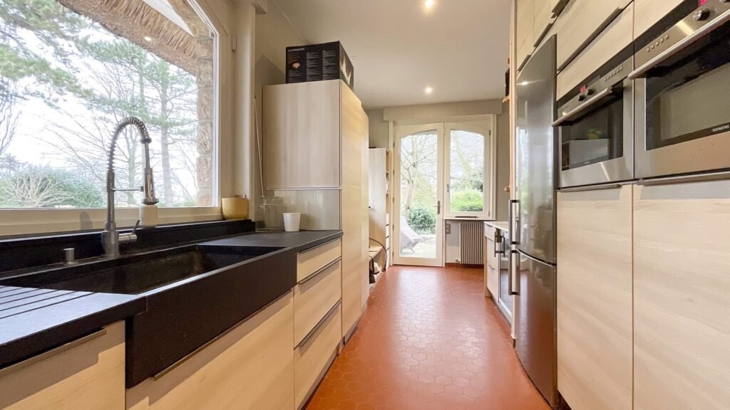 B8DF517E-2837-400D-87B1-2EAFD4E3D9DF