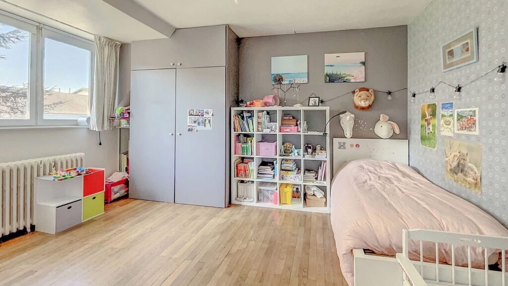 5EFCBCC1-7103-48C5-BF2D-A4233439E4C0