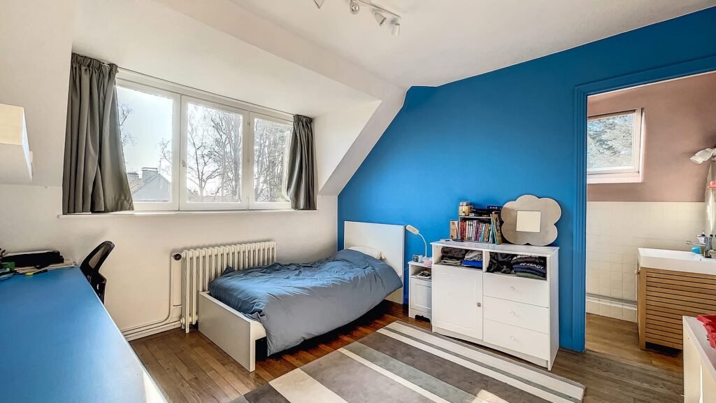 B46D7360-9DA7-4BA9-991B-A30B7B2F224D