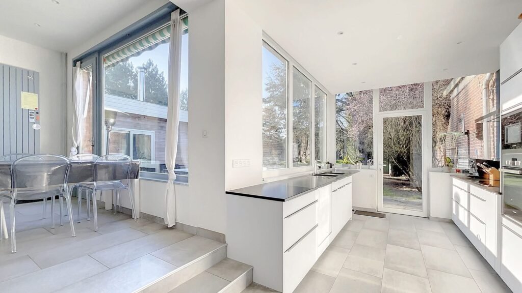 BA1B8BE5-F870-4860-8072-55EA55F2E293