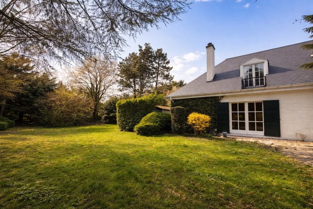 FB3F2438-AAAA-4CA8-BE64-E035153CDFAC