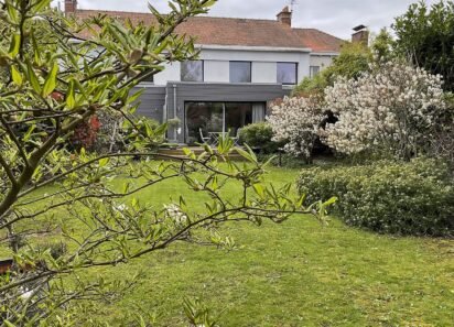 Charming French House for Sale in Lille: Spacious Character Home with Garden and Business Space in Sainghin-en-Mélantois