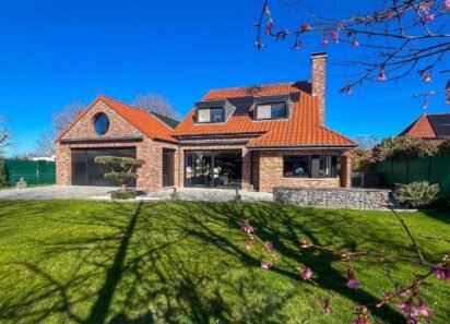 Modern Architect House for Sale in Capinghem: Prime Investment Opportunity Near Lille