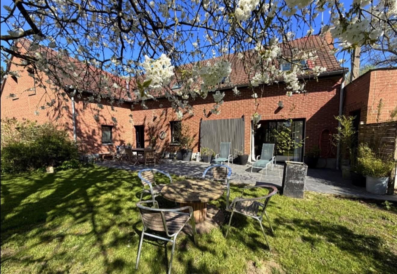 Exceptional French House for Sale in Lille: 7 Bedrooms, Garden, and Investment Potential Near Linselles