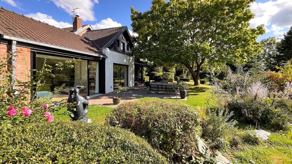 Exceptional French House for Sale in Lille Area: 5-Bedroom Family Home with Garden, Garage, and Investment Potential in Camphin-en-Pévèle