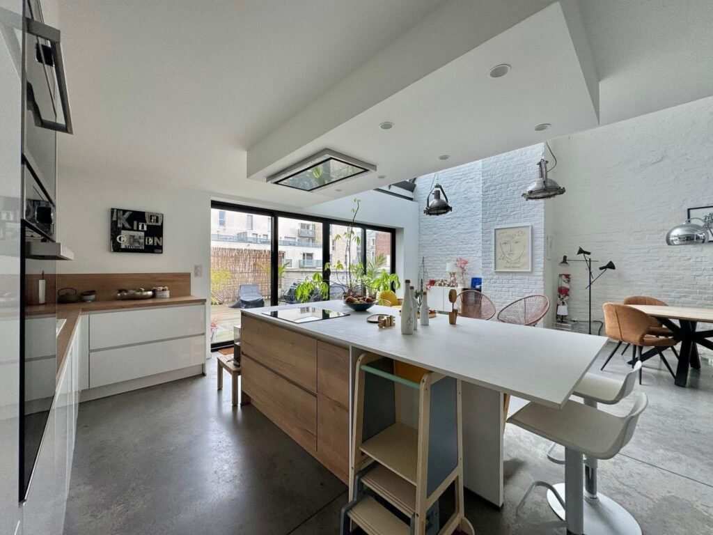 6DFB0D20-6904-4408-B1DA-9FC47ABDD320