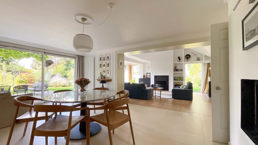 6FC92811-049C-4772-AE80-8B59FF059923