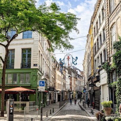 Prime Investment Opportunity: Character Building with 7 Apartments and Commercial Space for Sale in Vieux-Lille