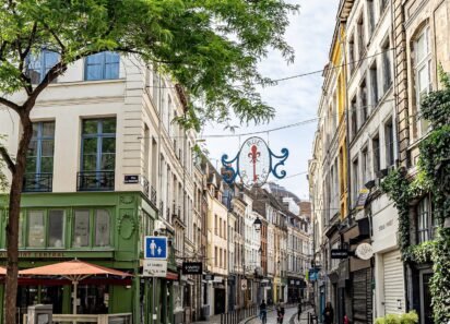 Prime Investment Opportunity: Character Building with 7 Apartments and Commercial Space for Sale in Vieux-Lille
