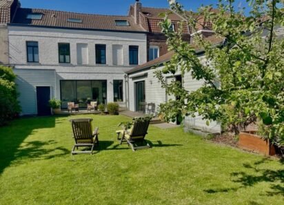 French House for Sale in Lille: Elegant Bourgeois Home with Garden in Marcq-en-Barœul – Ideal for Investment