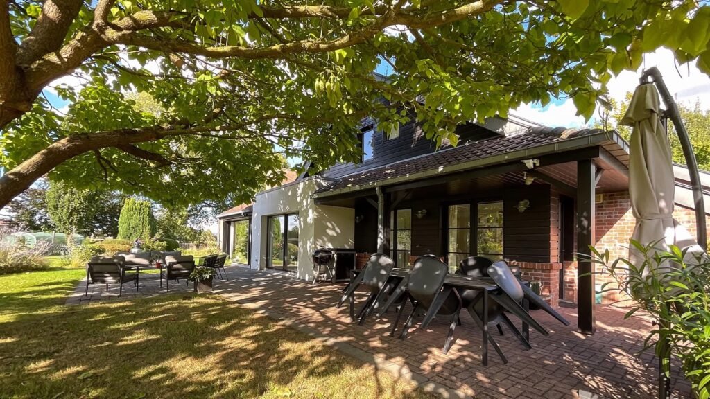 C4071A04-EACD-427D-997A-547725A91C91