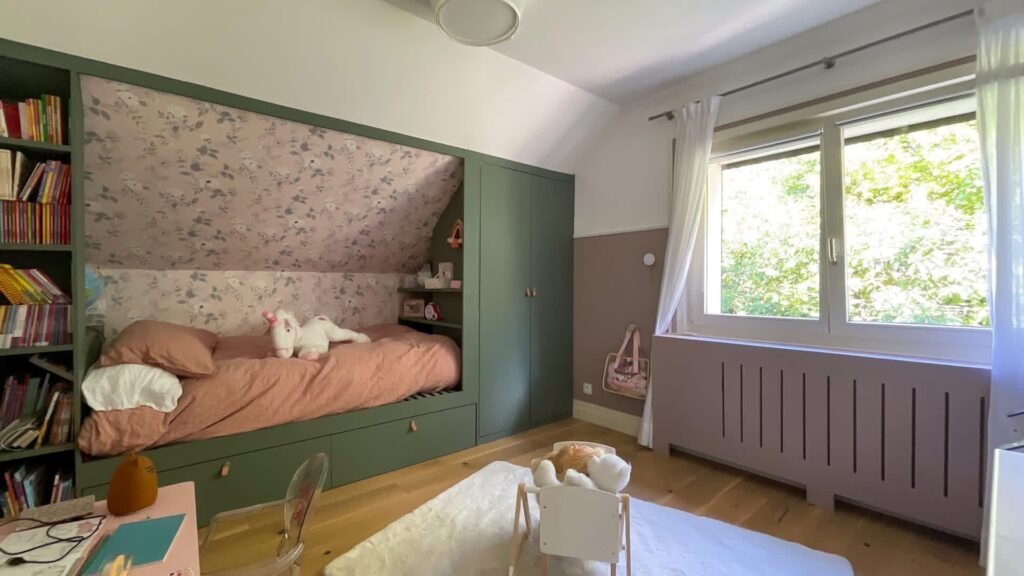 DFD4F9F1-AD4D-4D47-B295-E5A4C25EF1A2