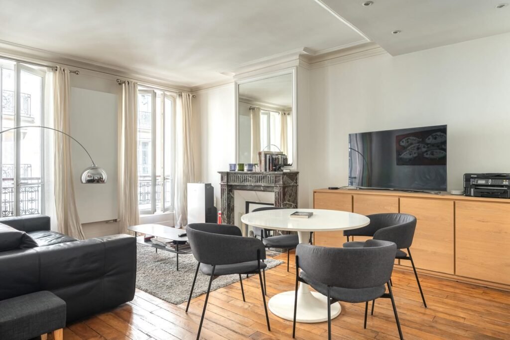 Chic French House for Sale in Paris: Elegant Turn-Key 2-Bedroom Apartment in Saint Placide – Ideal for Investment