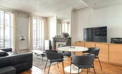 Chic French House for Sale in Paris: Elegant Turn-Key 2-Bedroom Apartment in Saint Placide – Ideal for Investment