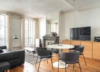 Chic French House for Sale in Paris: Elegant Turn-Key 2-Bedroom Apartment in Saint Placide – Ideal for Investment