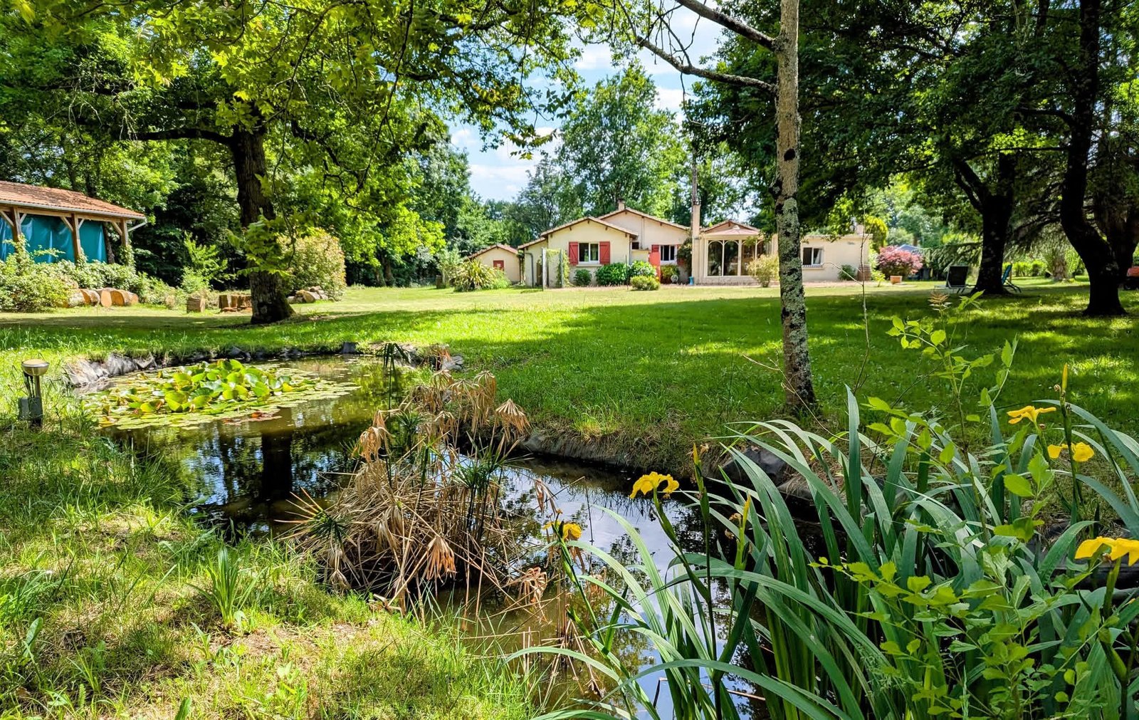 French Rare House for Sale in Dordogne’s Le Pizou: Tranquil, Modern, and Ideal for Investment